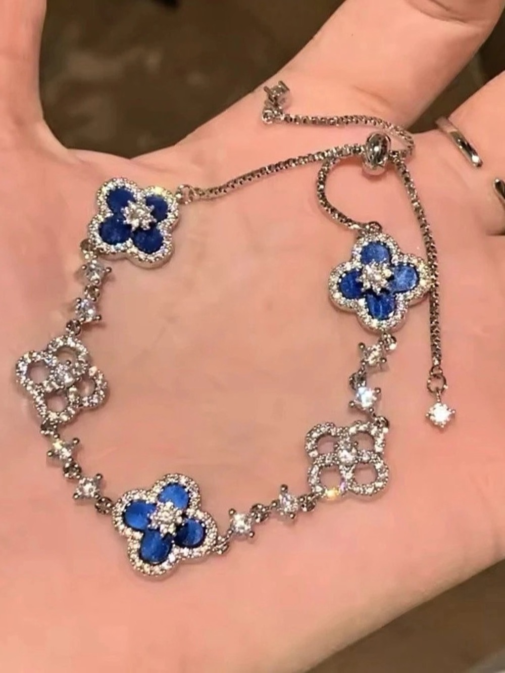Blue Floral Pendant bracelet